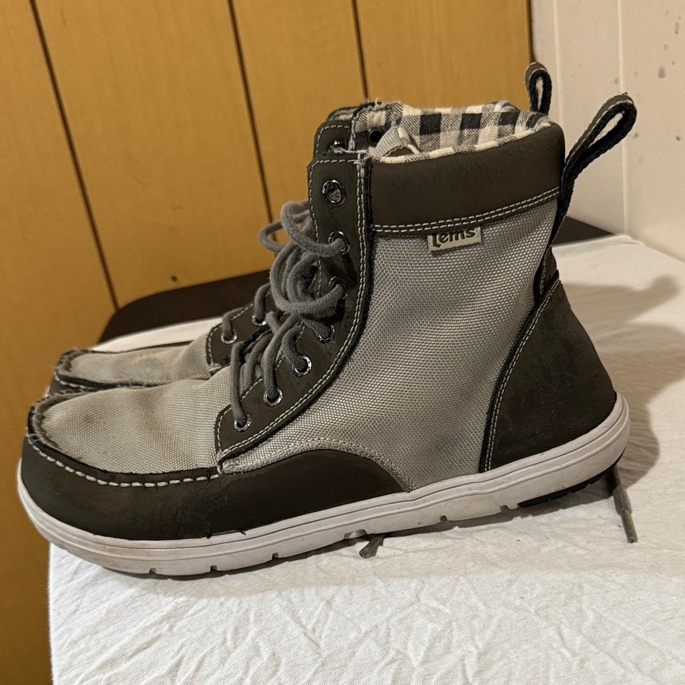 Men’s TEMS shoes high top. Wear & tear. Comfortable